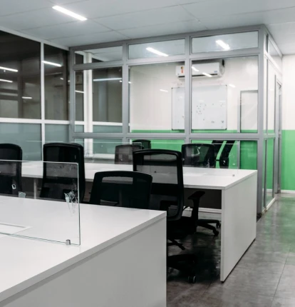 ambiente_corporativo_com_layout_colaborativo