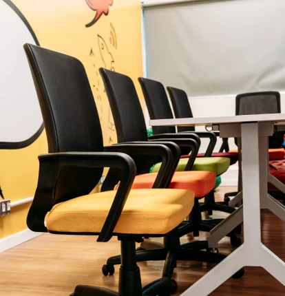 cadeiras_ergonomicas_coloridas