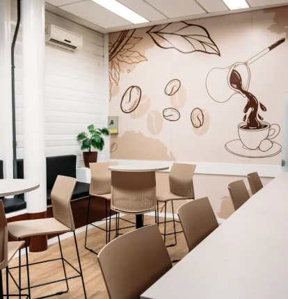 copa_colaborativa_com_ambienta_o_tem_tica_de_caf_